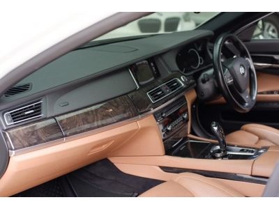 BMW Series 7 3.0 diesel V6 twin turbo Auto ปี 2015 จด 2018 รูปที่ 8